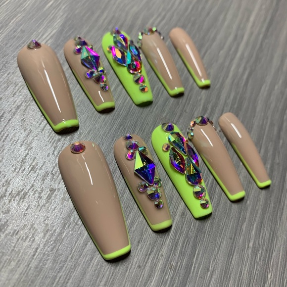 Handmade Luxury Press on Nails - Picture 6 of 10